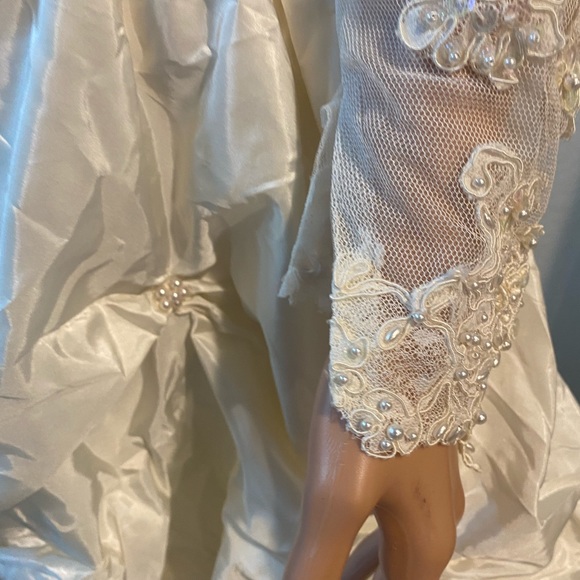 Rare Vintage Wedding Dress - Picture 3 of 6